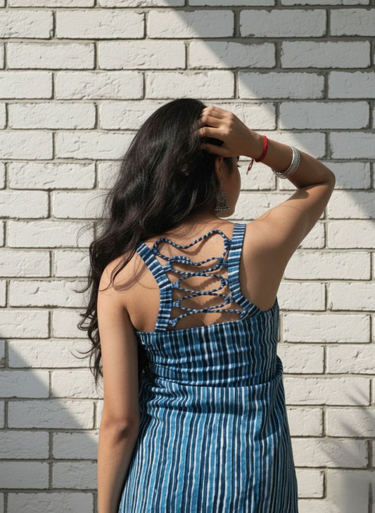 NIRA - sleeveless with lace-up back